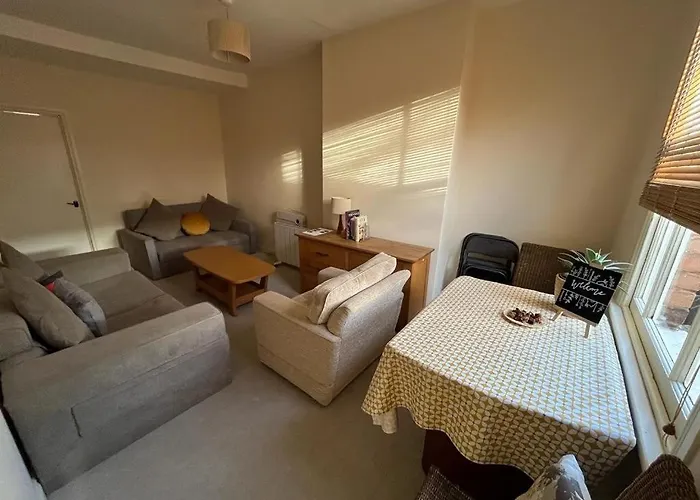 Two Bed Flat In Popular York Rd