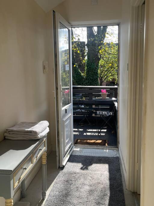 Apartment Two Bed Flat In Popular York Rd