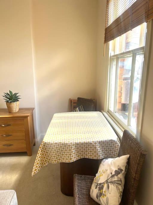 Two Bed Flat In Popular York Rd Apartment Birmingham